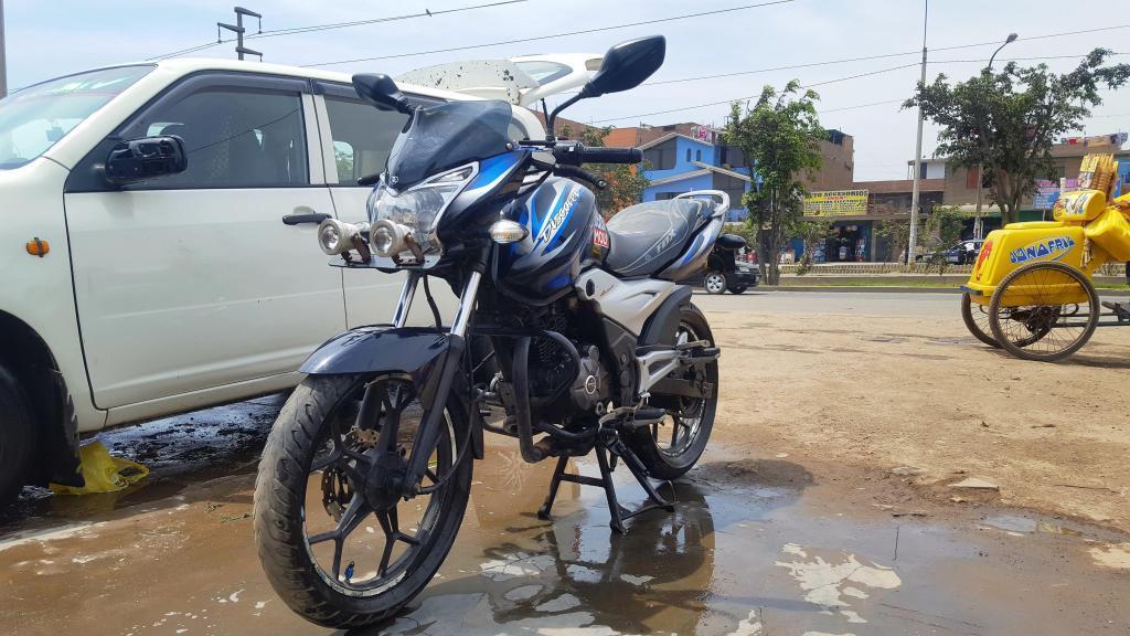 Vendo Moto Bajaj Discover 125 ST Modelo 2014