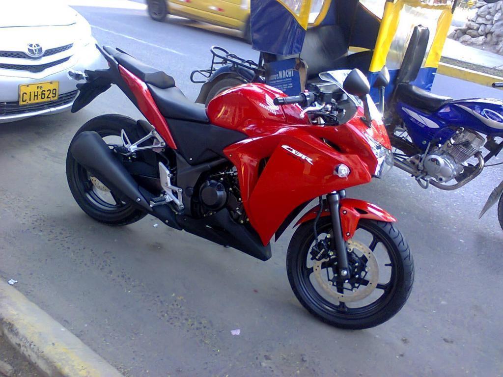 vendo mi moto honda cbr 250 poco uso