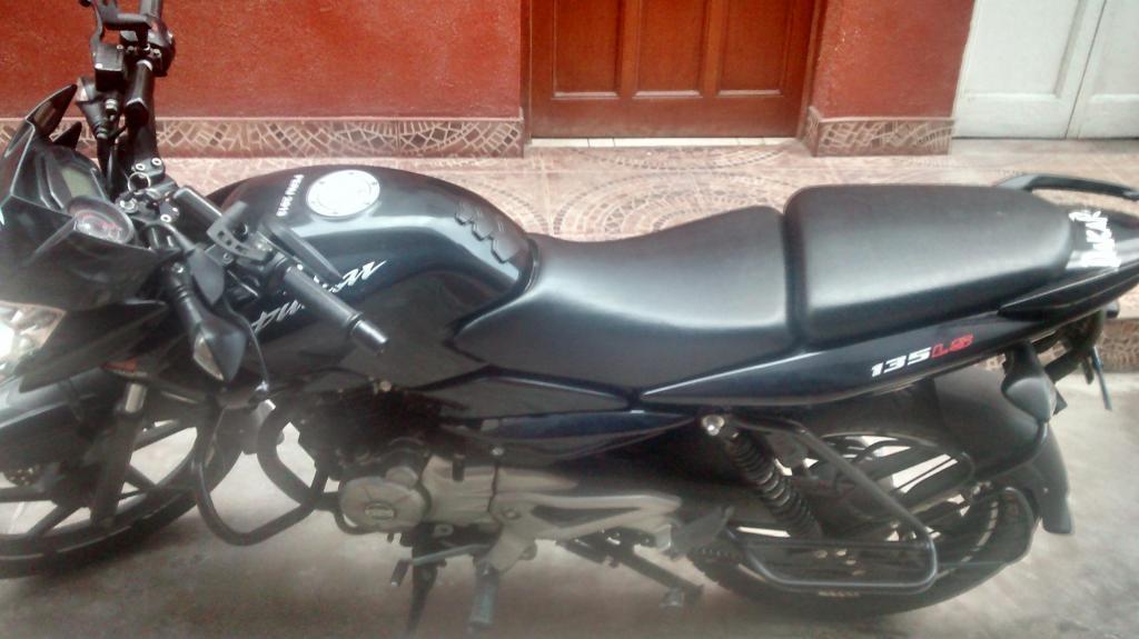 Moto pulsar 135