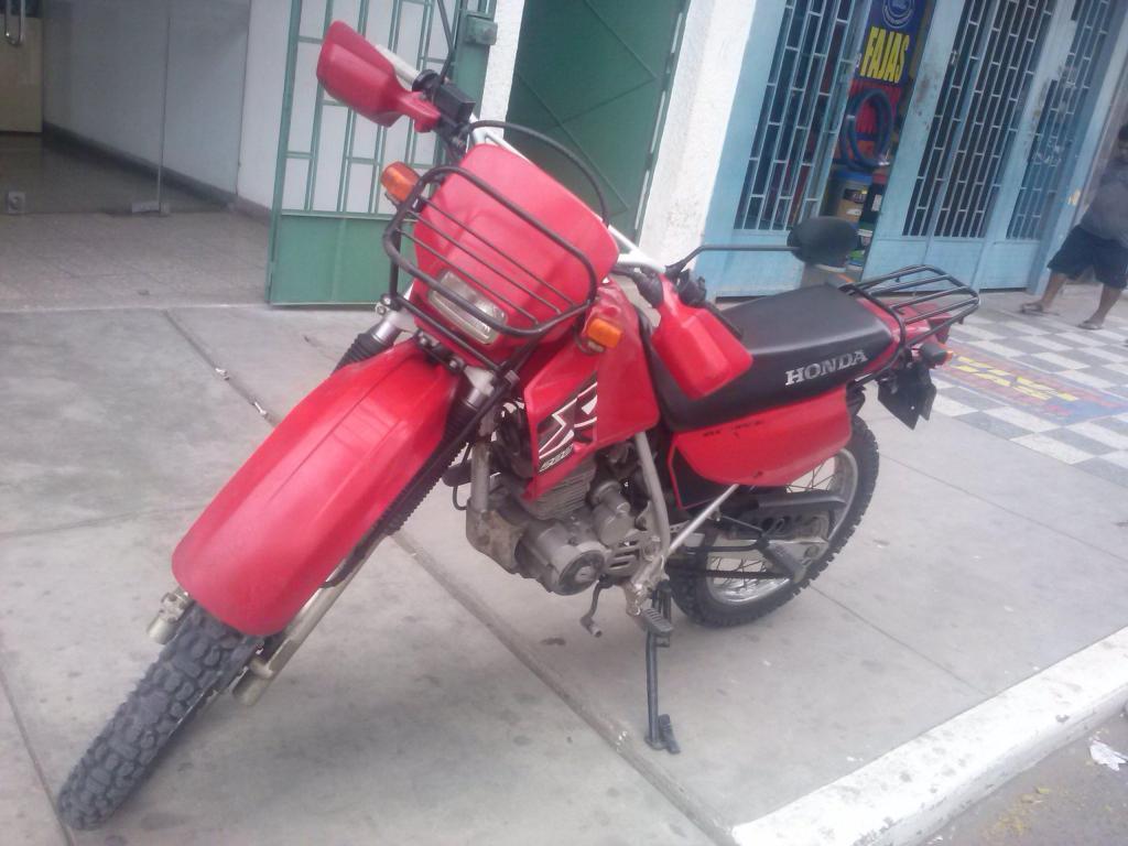 MOTO HONDA XL 200