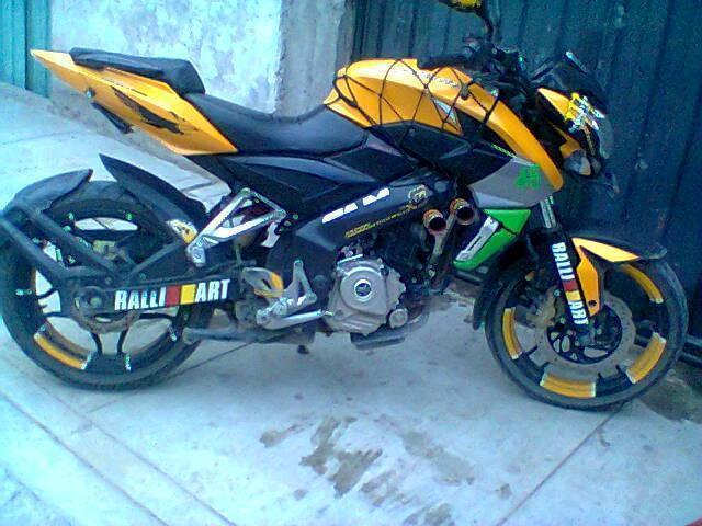 VENDO UNA MOTO LINEAL MARCA PULSAR NS 200