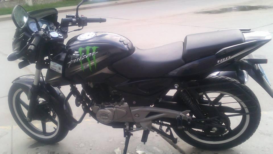 vendo una moto PULSAR 180