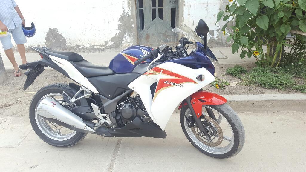 Vendo Cbr 250 R en Buen Estaadoooo