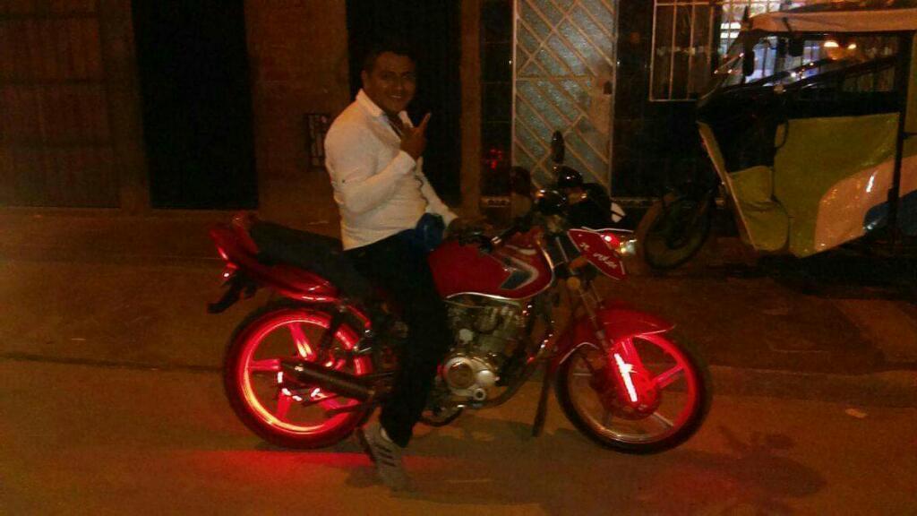 Vendo Moto Lineal con Blootuu Soat