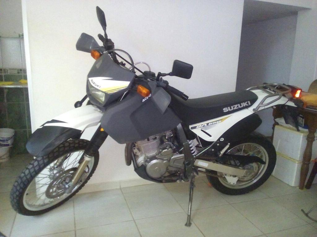 SUZUKI DR 650 MODELO 2015 JAPONESA