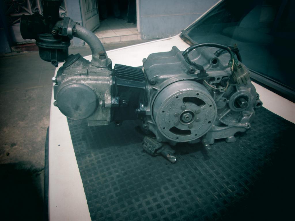 Honda motor ST 70 DAX del año 82 vendo listo para montar y usar