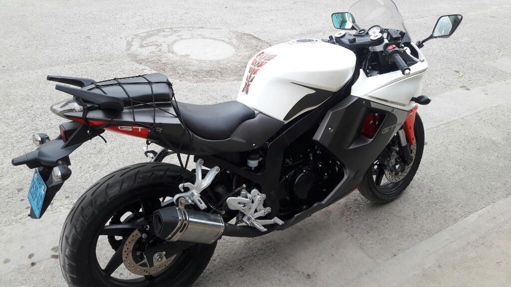 Moto Pistera Hyosung Gtr250
