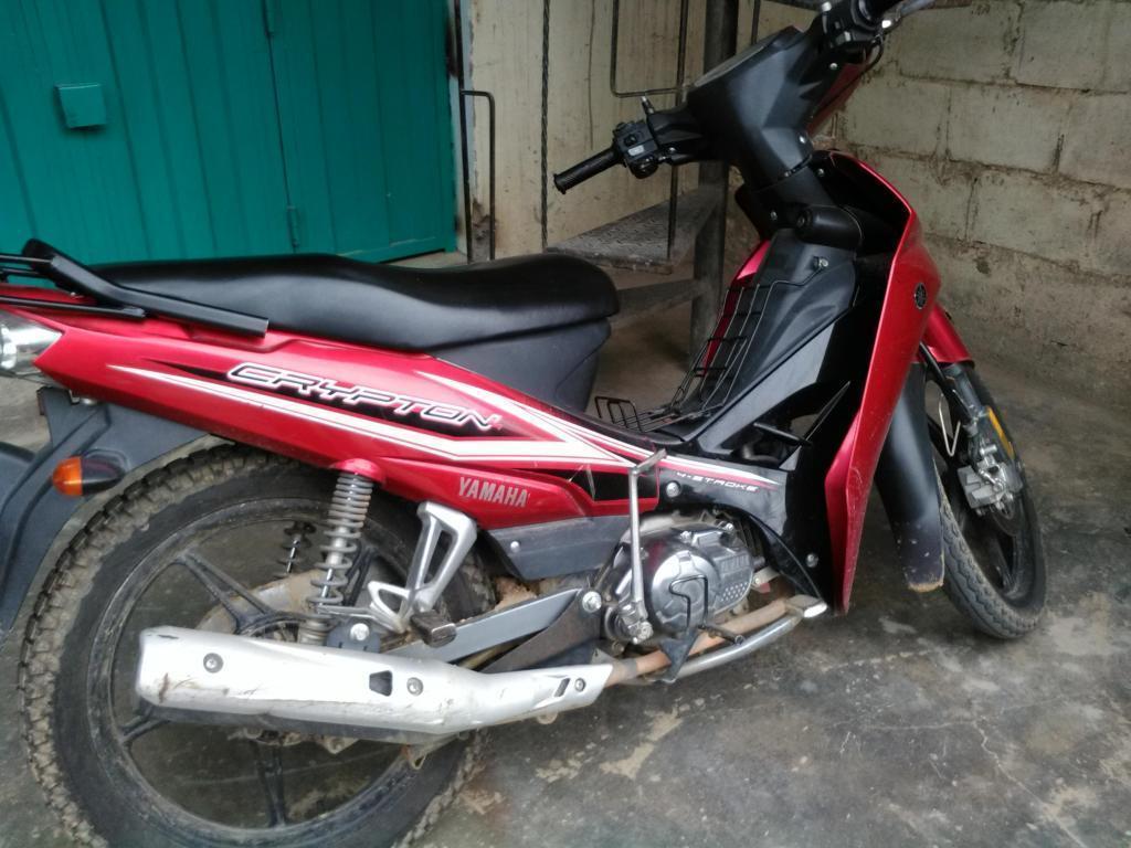se vende una moto yamaha en buen estado
