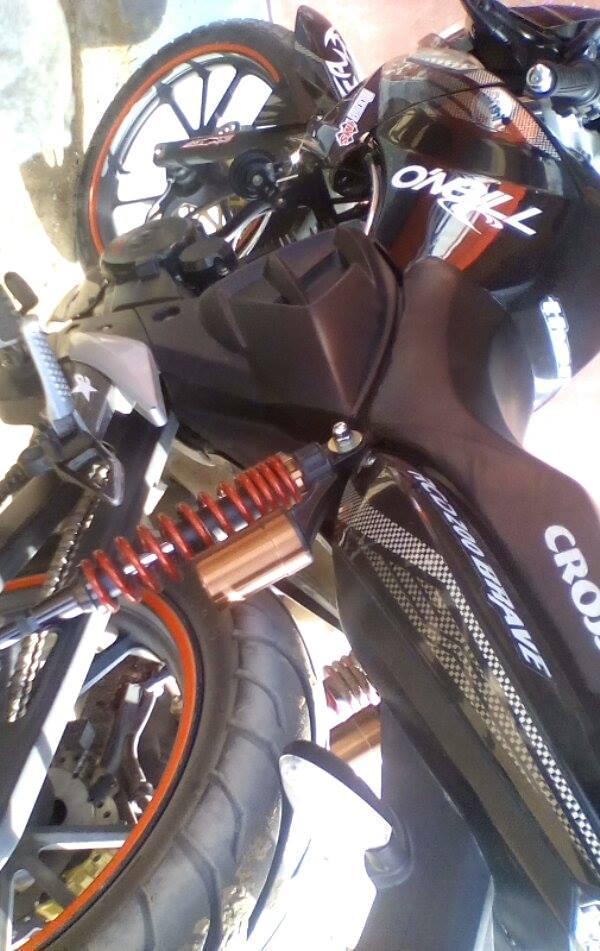 se vende moto pistera, marca cross, motor 200 y soat vigente