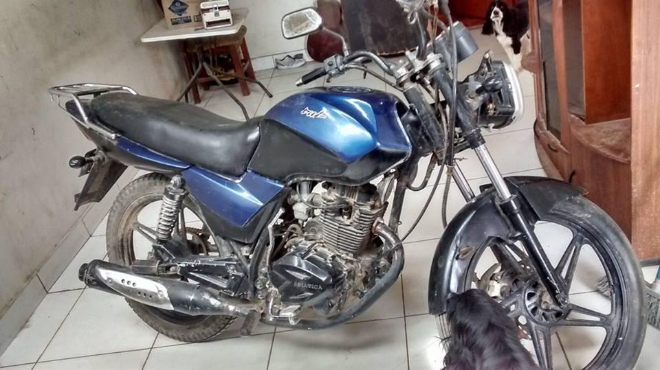 motocicleta lineal azul. vendo precio 1,100. ns.negociable