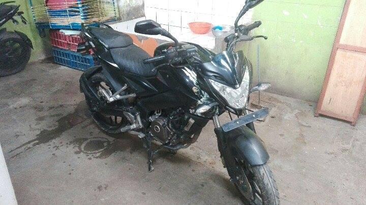 Moto Pulsar 200 NS 2015 Negro