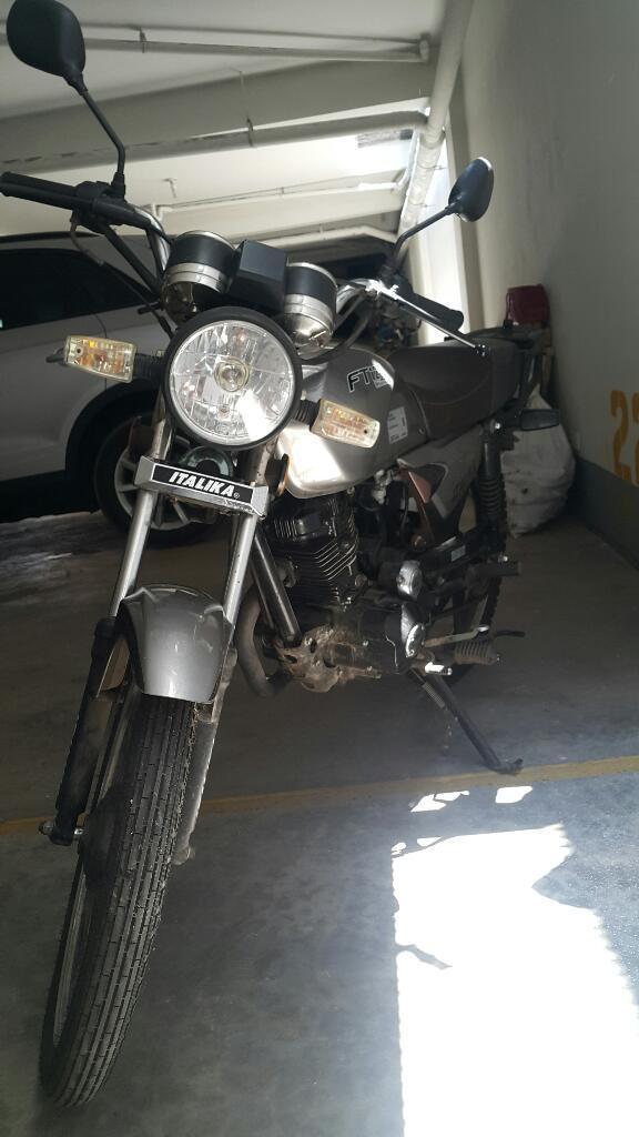 Moto Italika 125 ( 3 Mil Km.) C/ Casco