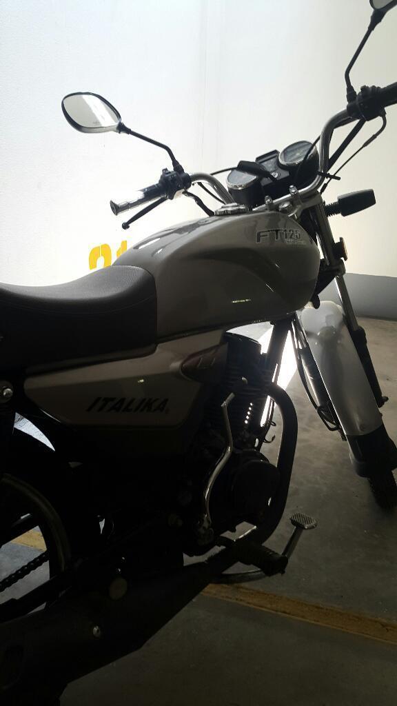 Moto Italika 125 ( 3 Mil Km.) C/ Casco