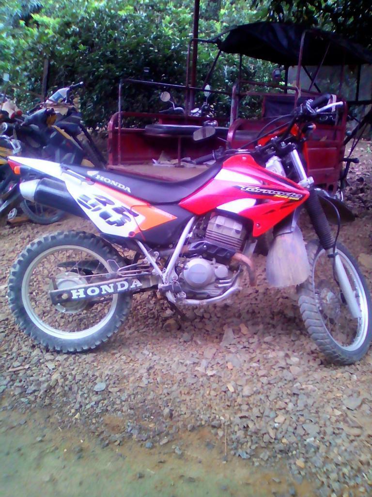 vendo moto lineal marca honda XR 250