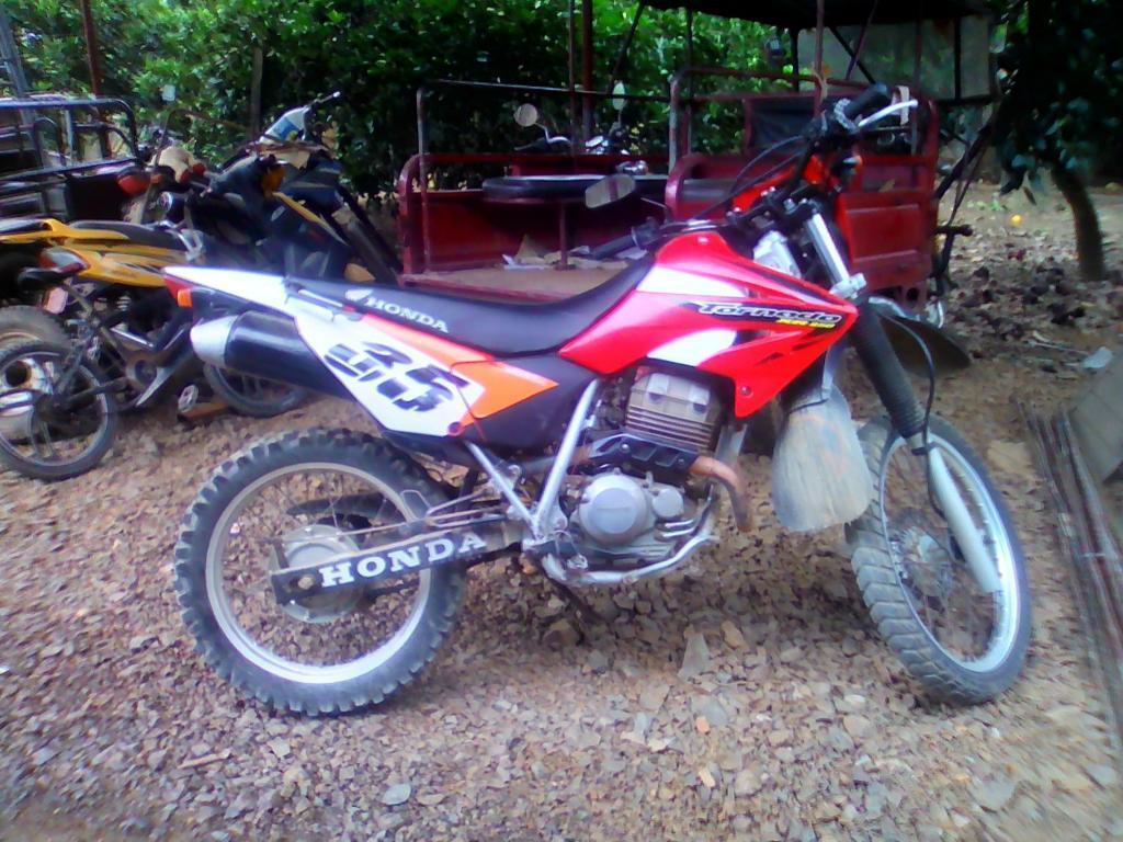 vendo moto lineal marca honda XR 250