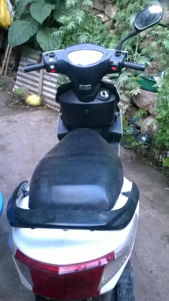 VENDO MOTO SCOOTER MARCA LIFAN 125 EN BUEN ESTADO