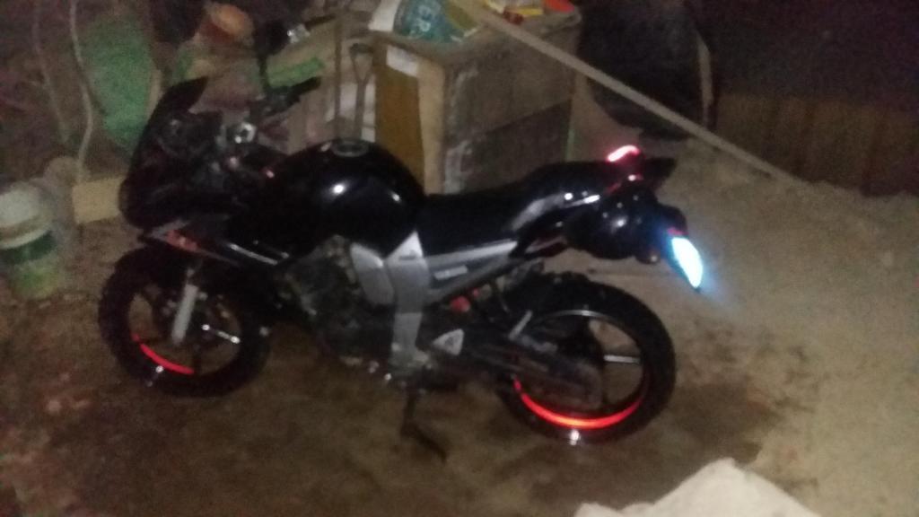 REMATO MI MOTO YAMAHA FZ FAZER.. TIENE SOAT.. LA POSITIVA.. NO PULSAR..NO HONDA