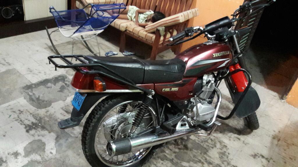 Vendo motocicleta Honda CGL 125