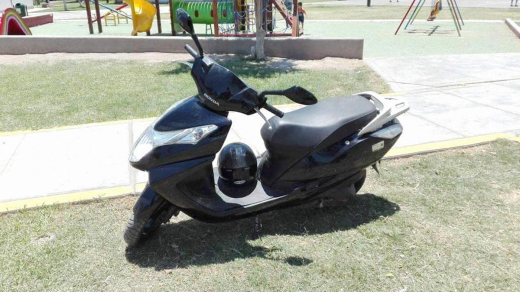 Vendo Moto Scooter Honda Elite 125 AÑO 2015
