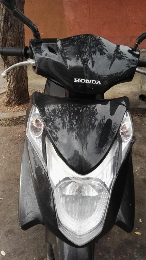Vendo Moto Honda 3000 Soles por Viaje Po
