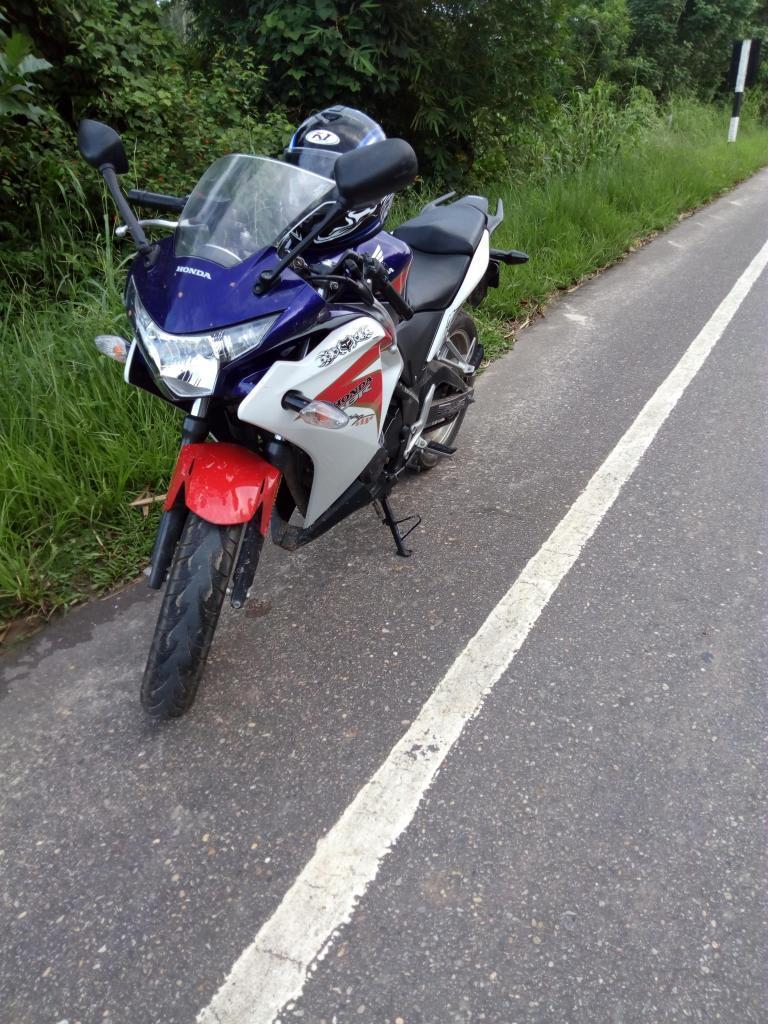 VENDO MOTO HONDA CBR 250R