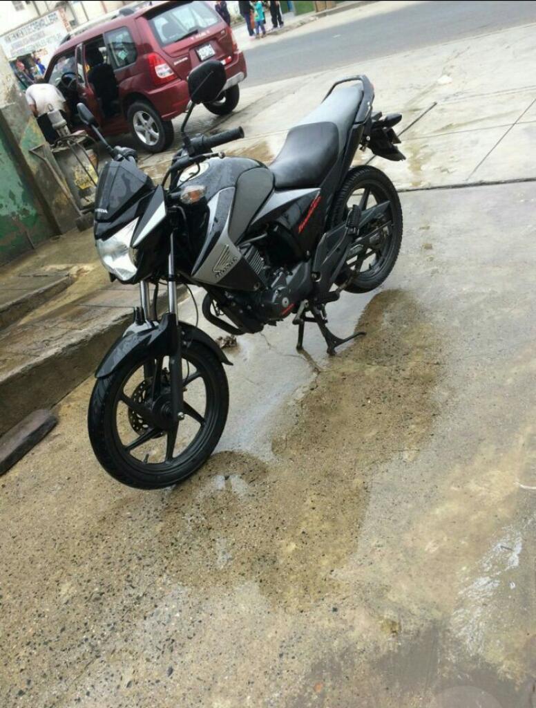 Moto Honda Invicta 150