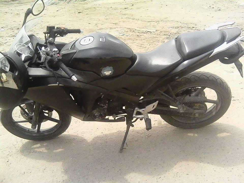 Remate de modelo CBR 200