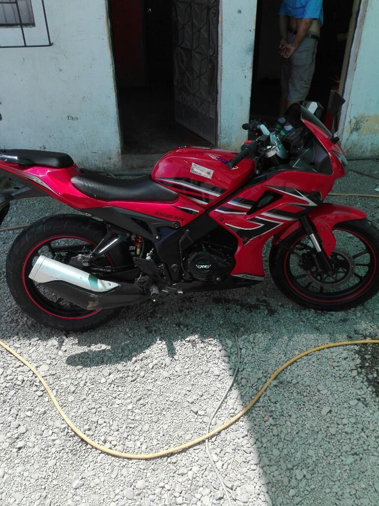 Se Vende Moto con Motor con Poco Uso