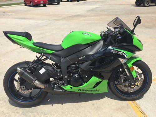 Modelo Kawasaki Ninja ZX6R 2015 parcialmente usado