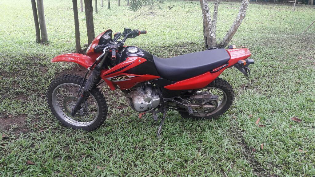 Vendi Moto Xr en Perfecto Estado 125