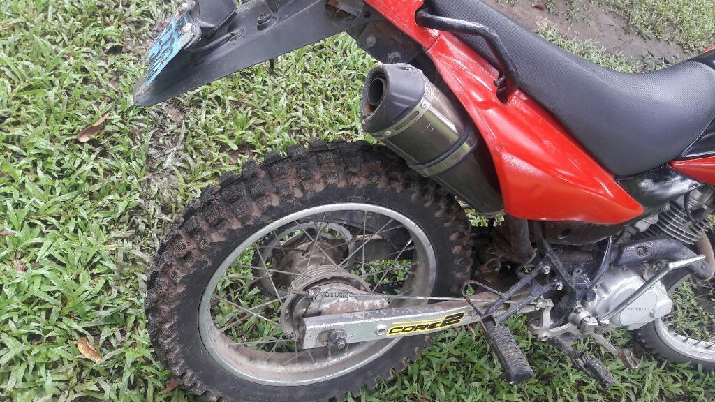 Vendi Moto Xr en Perfecto Estado 125