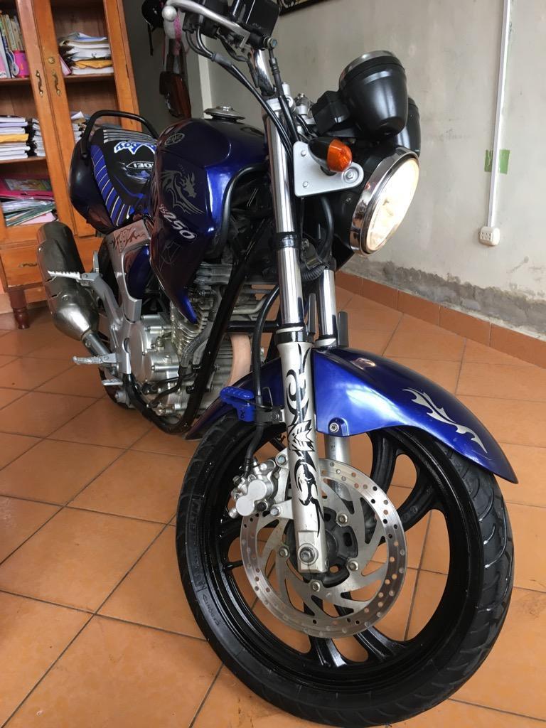 Moto Yamaha Fazer 250