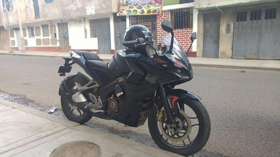 VENDO MOTO PULSAR MODELO RS200 2,600 RECORRIDO