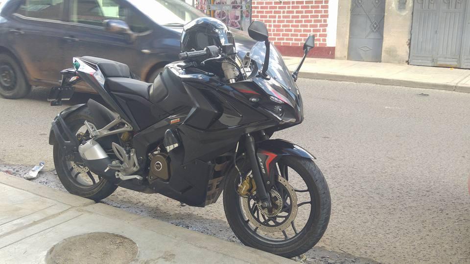 VENDO MOTO PULSAR MODELO RS200 2,600 RECORRIDO