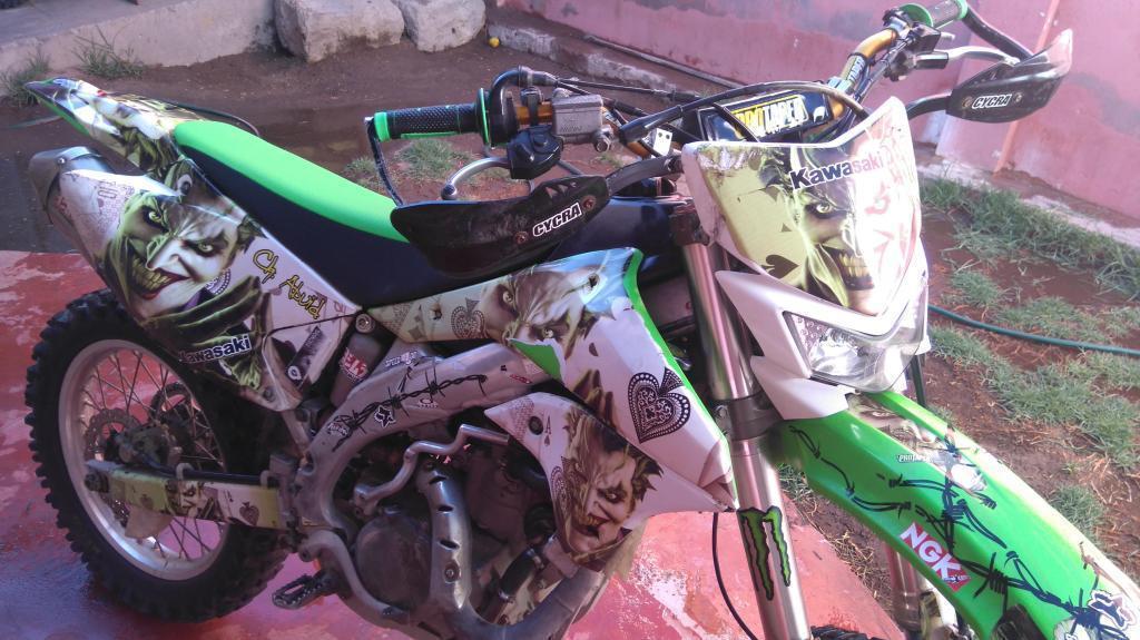 VENDO MOTO 450 ENDURO KAWASAKI AÑO 2009