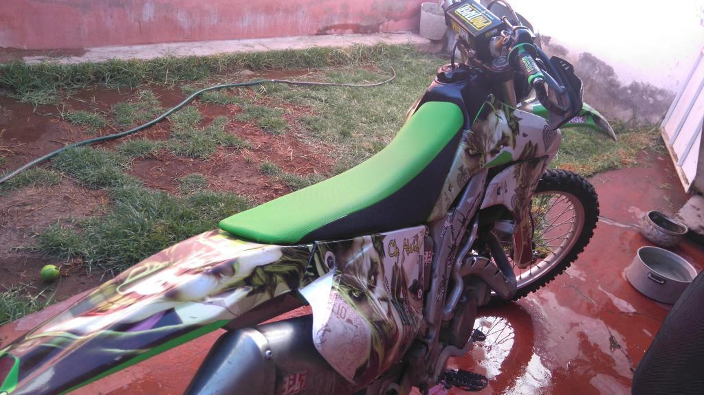 VENDO MOTO 450 ENDURO KAWASAKI AÑO 2009