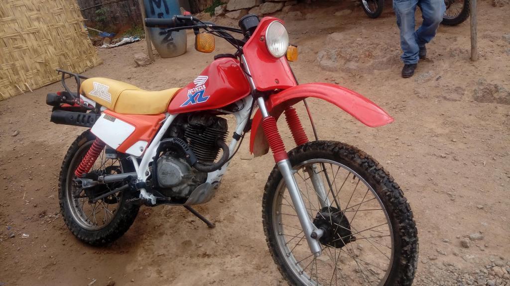 Moto honda xl186 con papeles y negociable llamar al #990384392