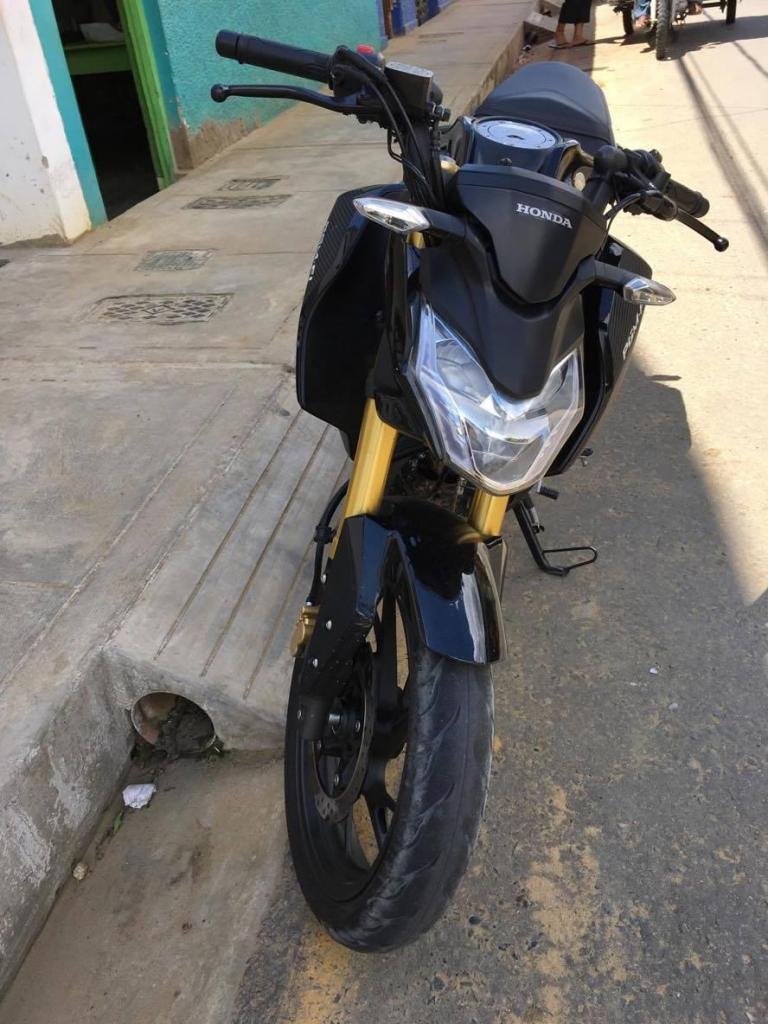 moto cb 190r honda color negra