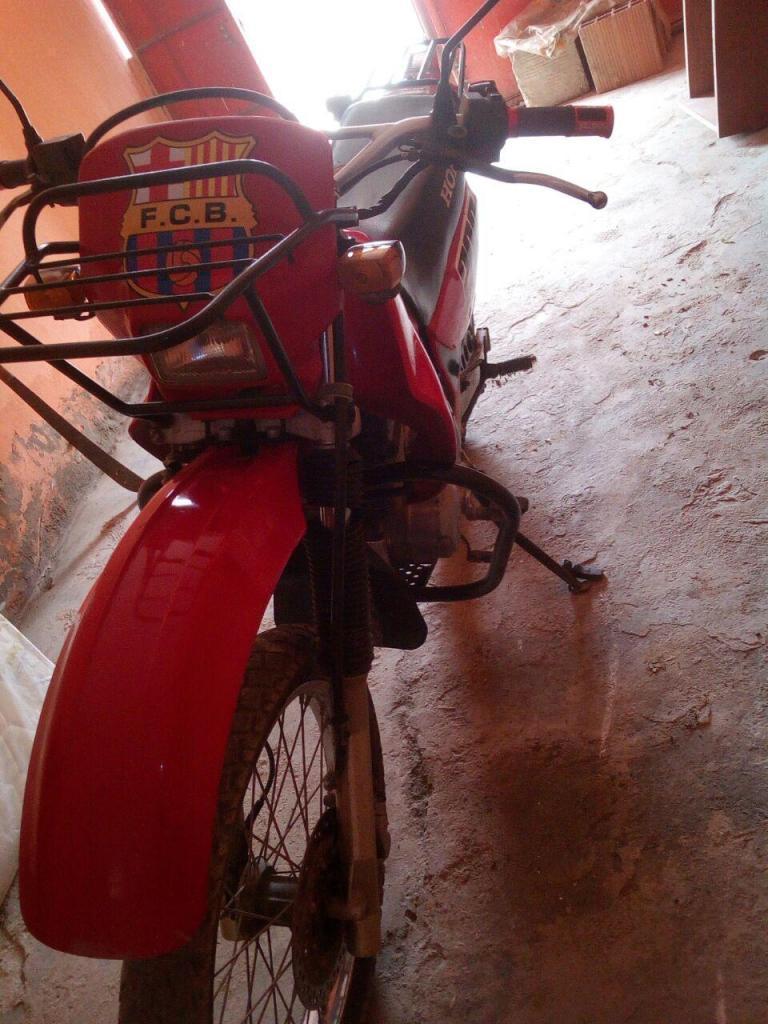 MOTO HONDA XL 200