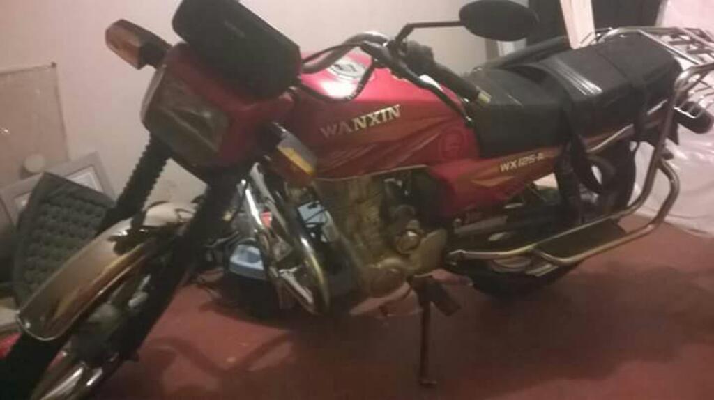 Vendo Moto 125cc en Buen Estado