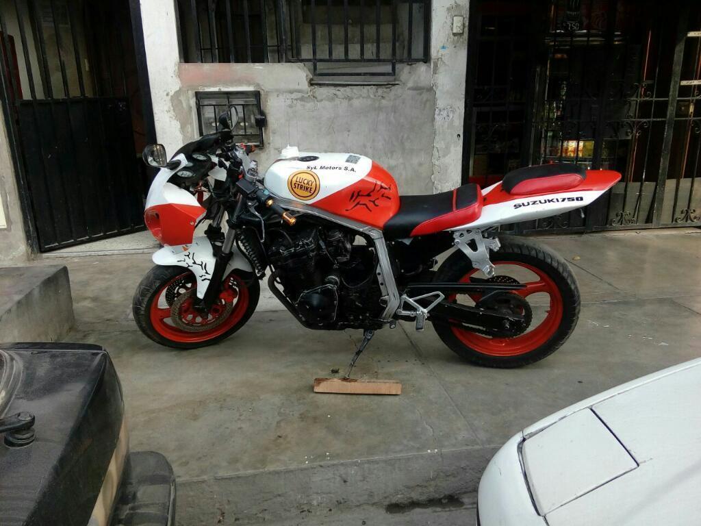 Vendo Una Moto Suzuki 750
