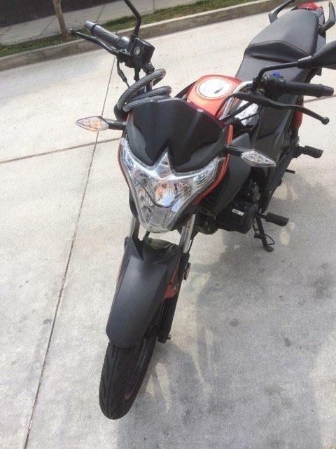 ||VENDO VENDO VENDO || MOTO LINEAL ITALIKA 150Z CON CASCO PROFESIONAL SHIRO