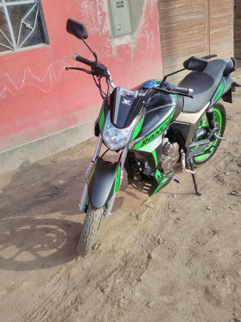 Moto ronco agresor 200 del 2016 con soat asta el otro año