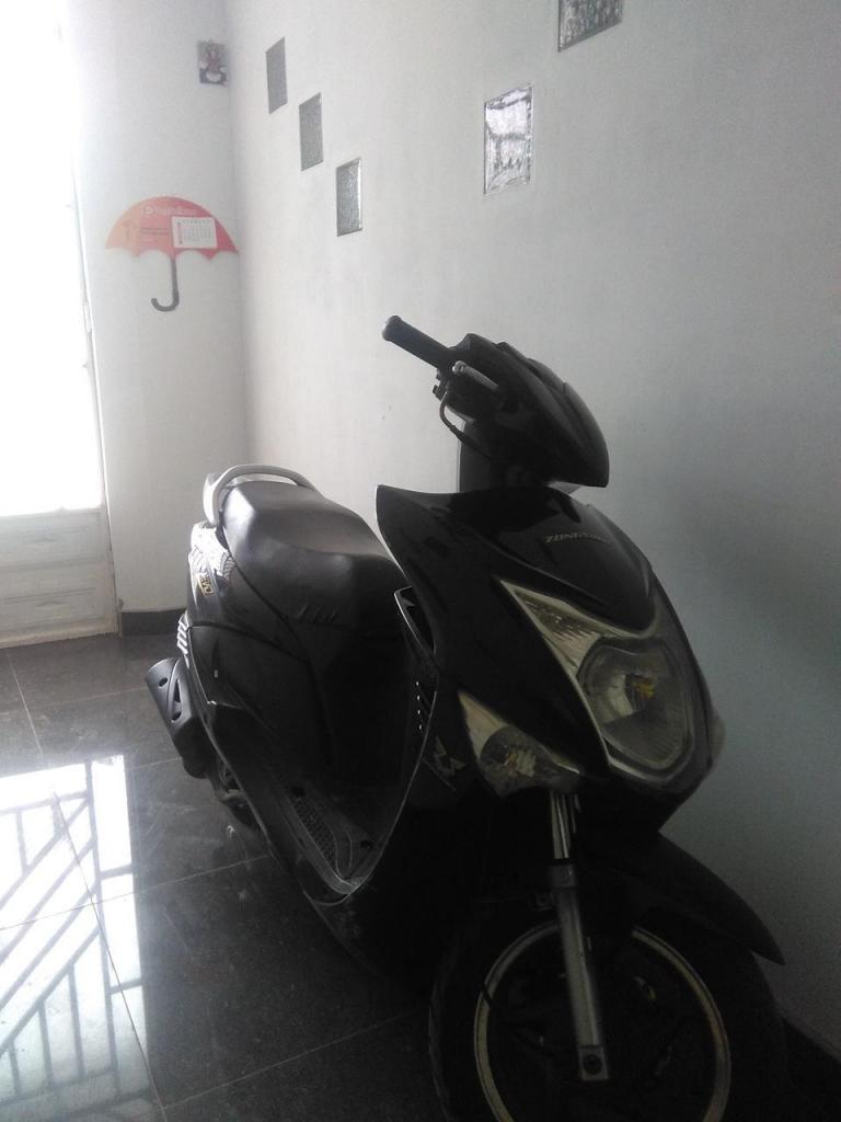 Moto lineal Scooter Marca ZONGSHEN