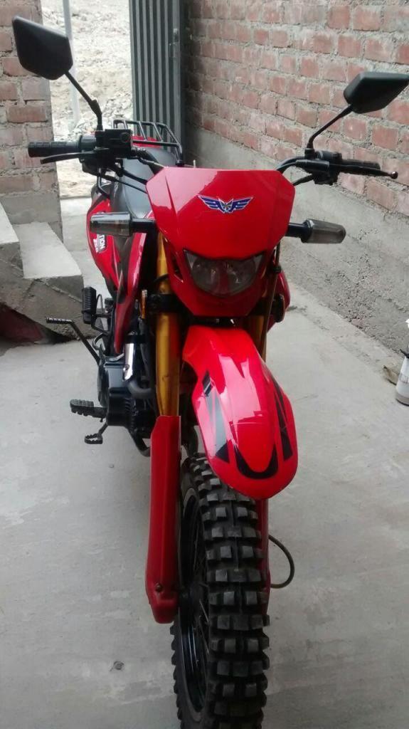 MOTO RONCO moto color rojo, modelo Demolition, motor 250