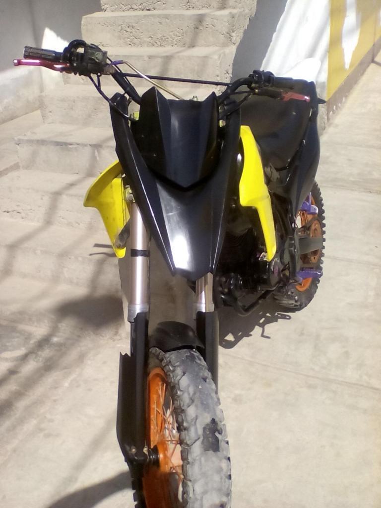 Vendo moto cross 250cc por motivo de deuda