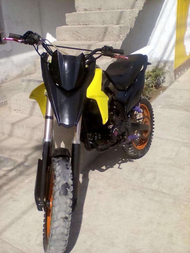 Vendo moto cross 250cc por motivo de deuda