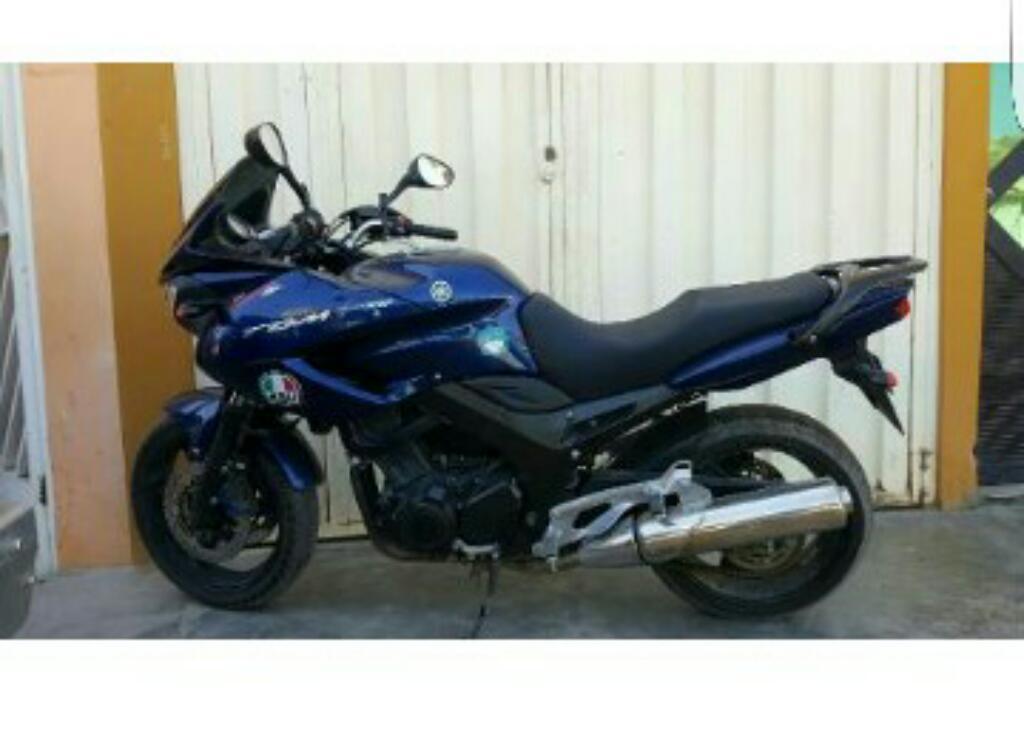 Moto Yamaha 900