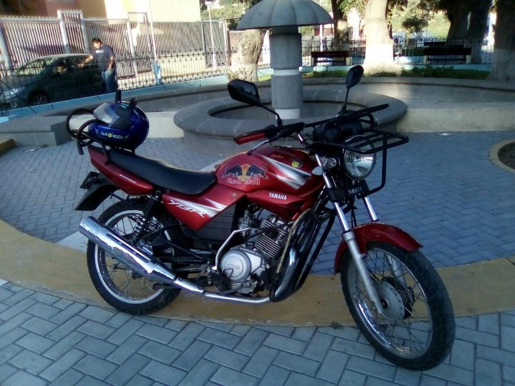 Motocicleta Yamaha YBR 125 en perfectas condiciones