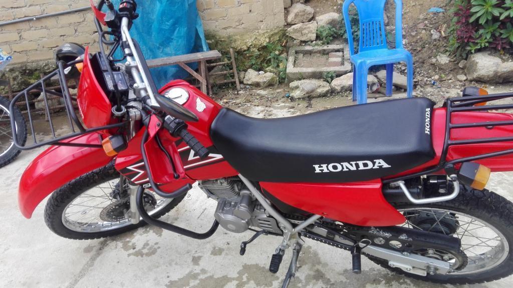 Moto Honda XL 200; año 2013